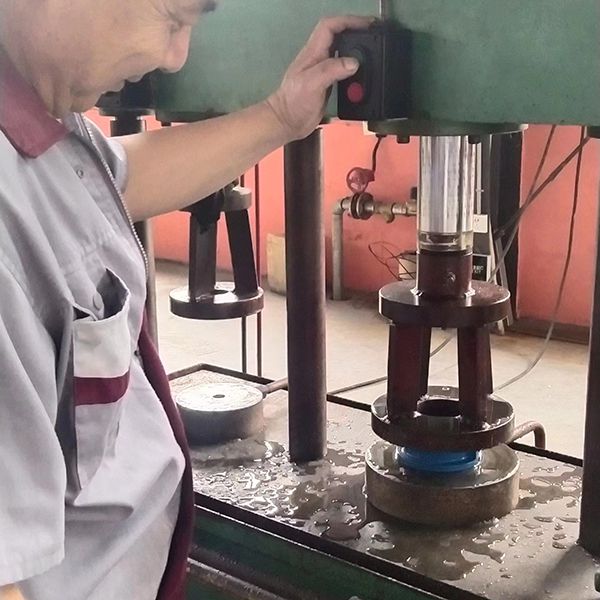Испытание давления клапана